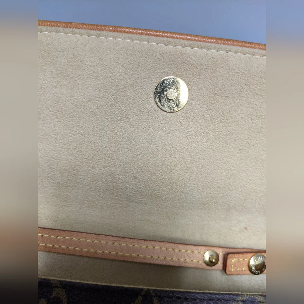 Vintage Louis Vuitton Pochette  "LIVE SHOW TODAY" - Picture 7 of 11